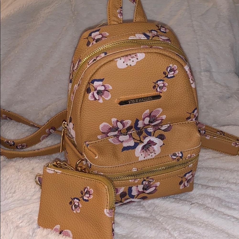 💛Steve Madden Floral Backpack💛